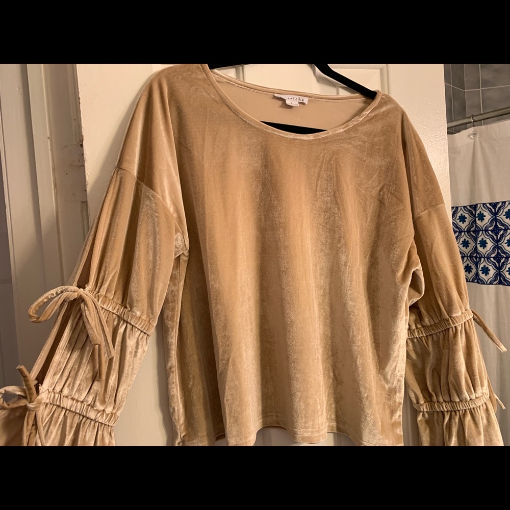 Love Riche Women’s Velvet Top